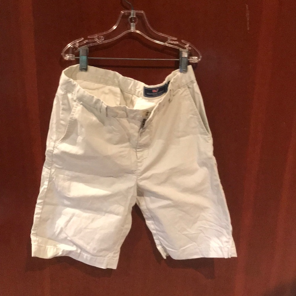 Khaki shorts from Vineyard Vines